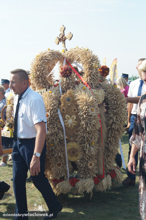 Korowód dożynkowy w Kruszynie
