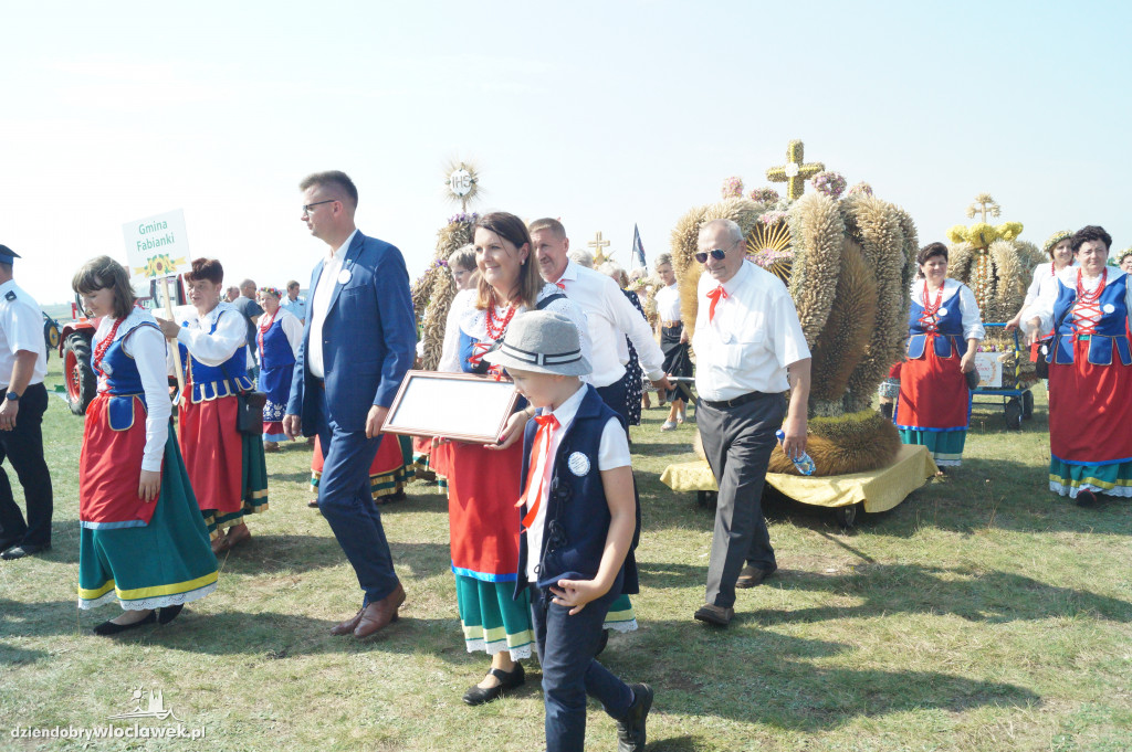 Korowód dożynkowy w Kruszynie