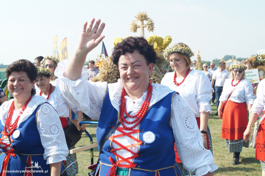 Korowód dożynkowy w Kruszynie
