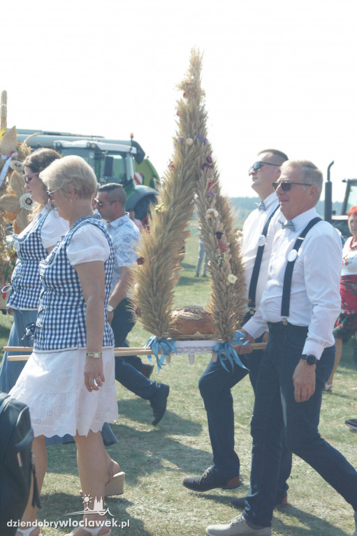Korowód dożynkowy w Kruszynie
