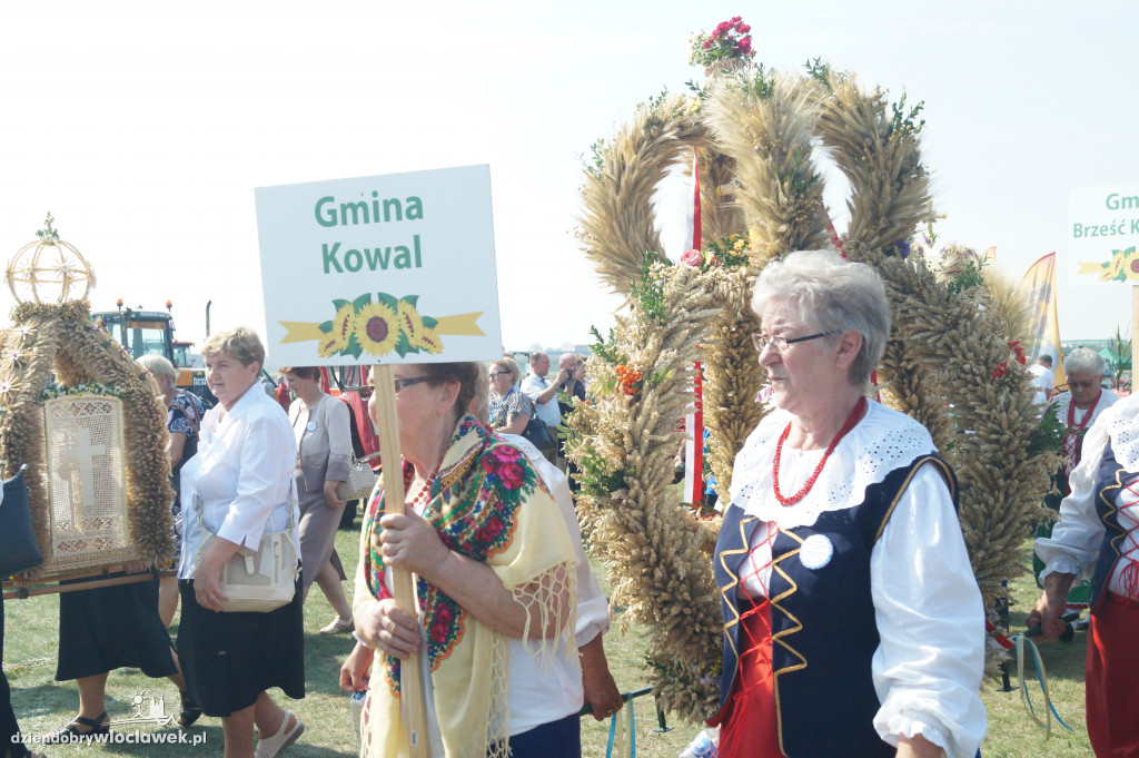 Korowód dożynkowy w Kruszynie