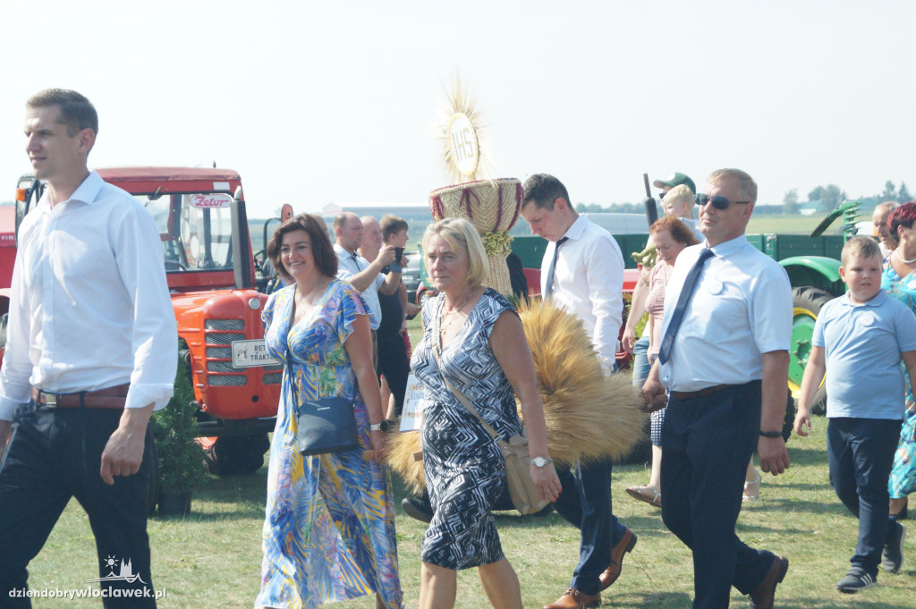 Korowód dożynkowy w Kruszynie