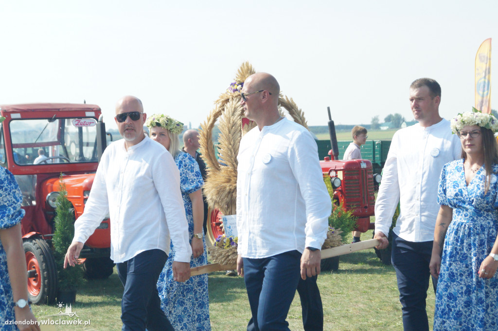 Korowód dożynkowy w Kruszynie