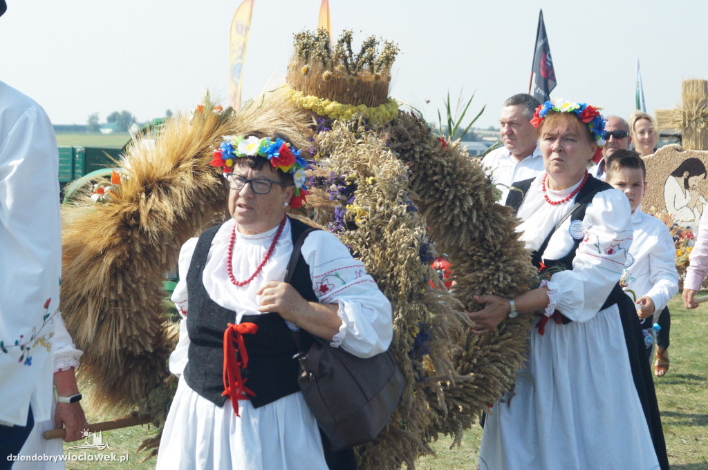 Korowód dożynkowy w Kruszynie
