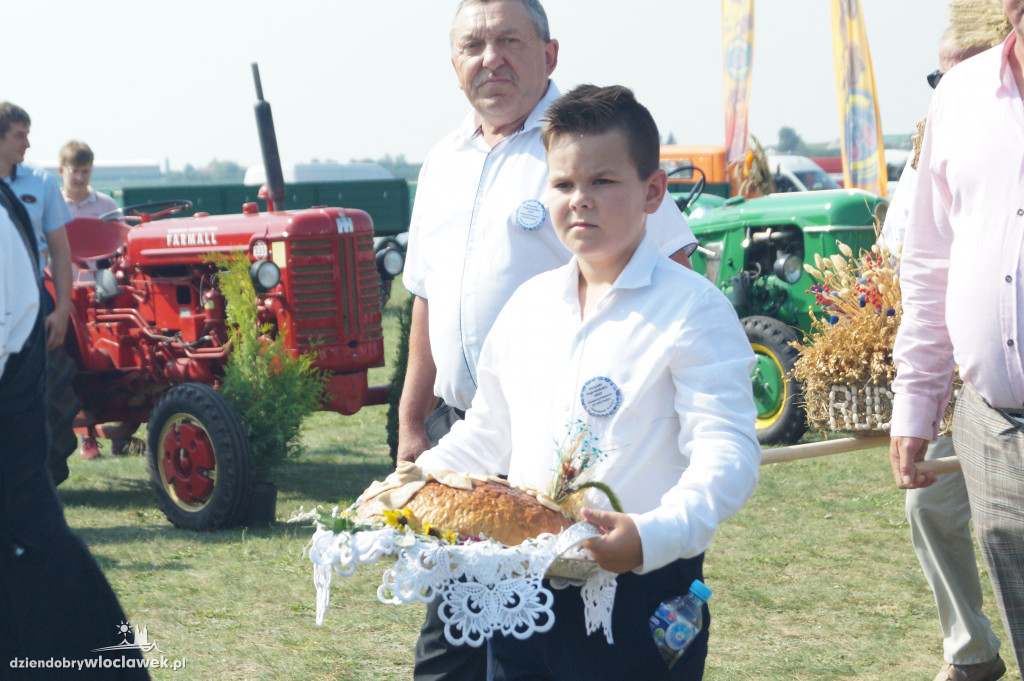 Korowód dożynkowy w Kruszynie
