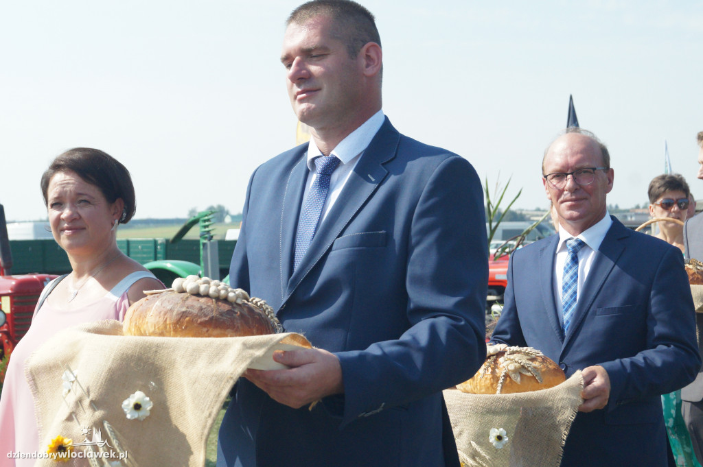 Korowód dożynkowy w Kruszynie