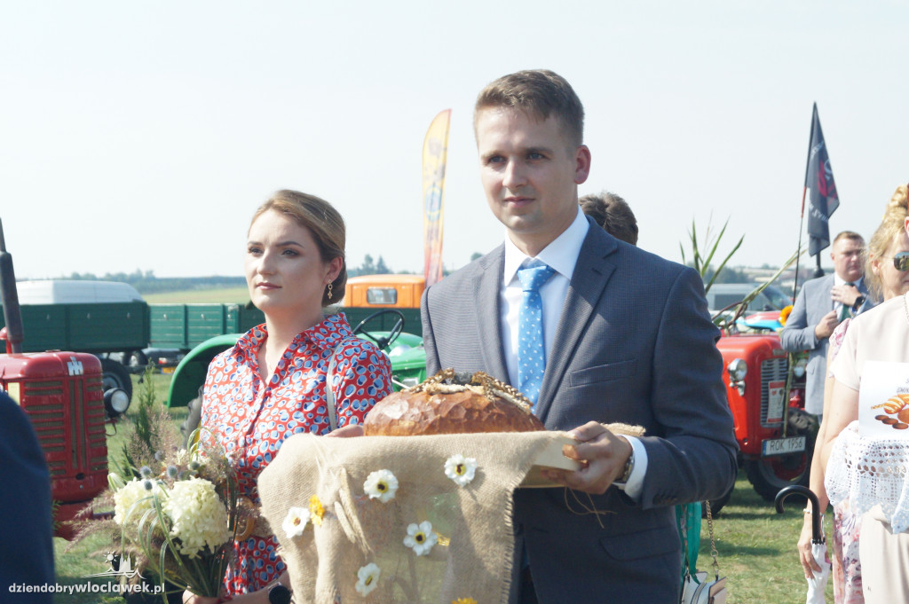 Korowód dożynkowy w Kruszynie