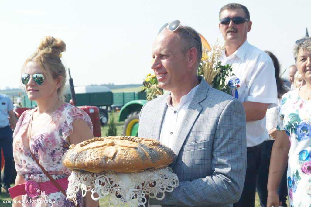 Korowód dożynkowy w Kruszynie