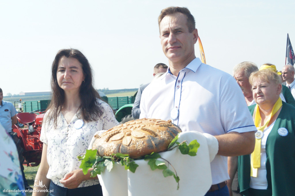 Korowód dożynkowy w Kruszynie
