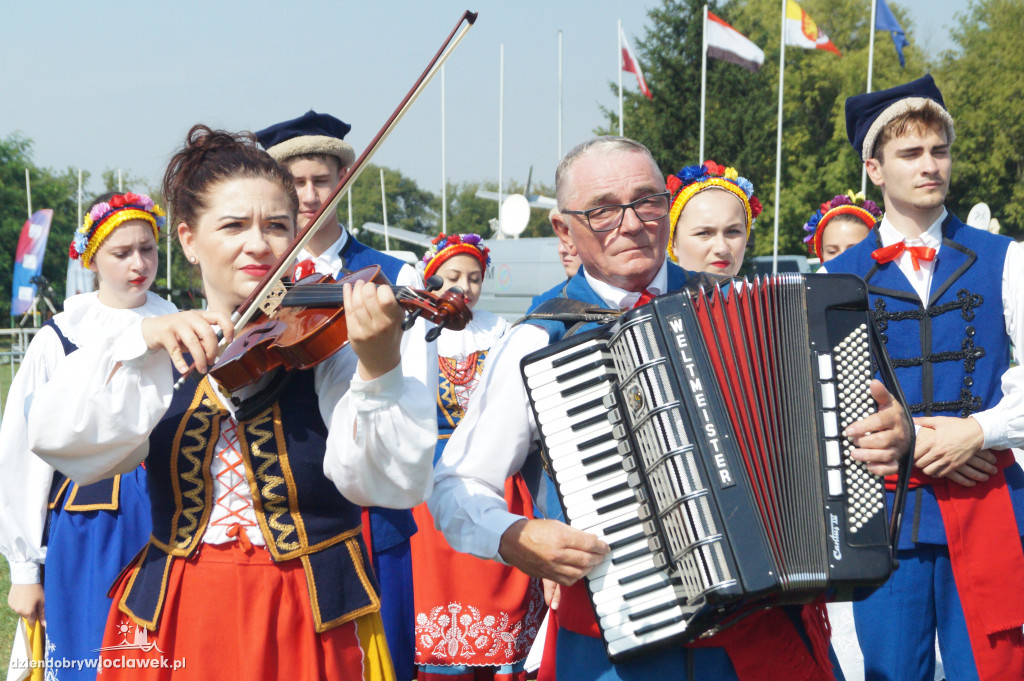 Korowód dożynkowy w Kruszynie
