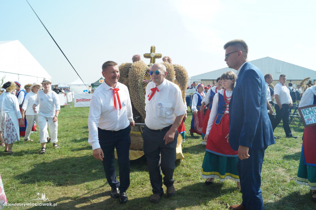 Korowód dożynkowy w Kruszynie