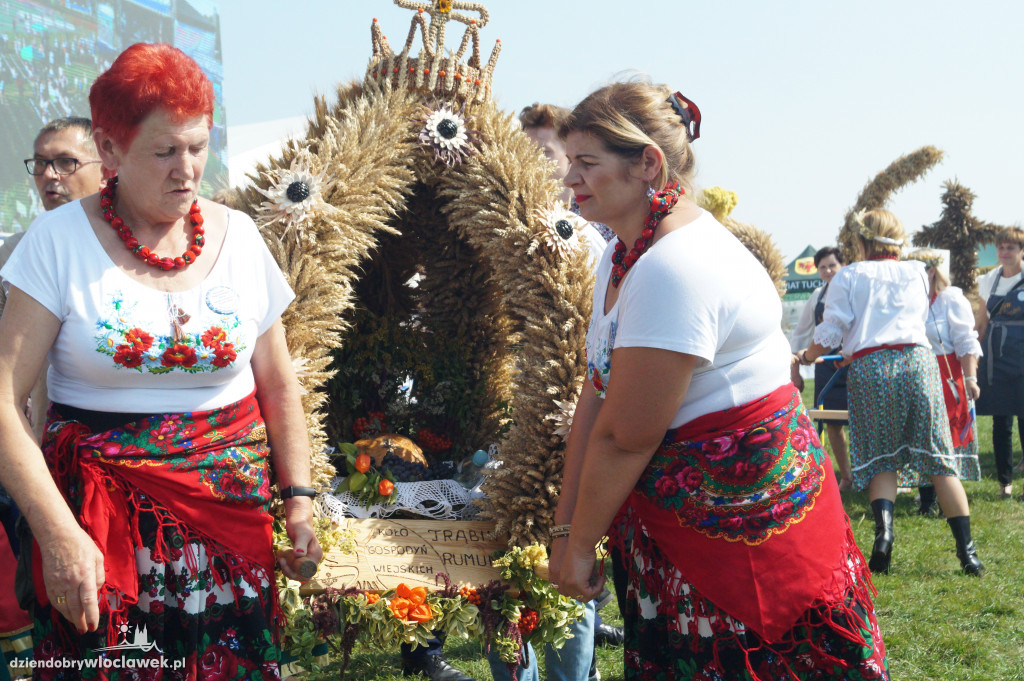 Korowód dożynkowy w Kruszynie