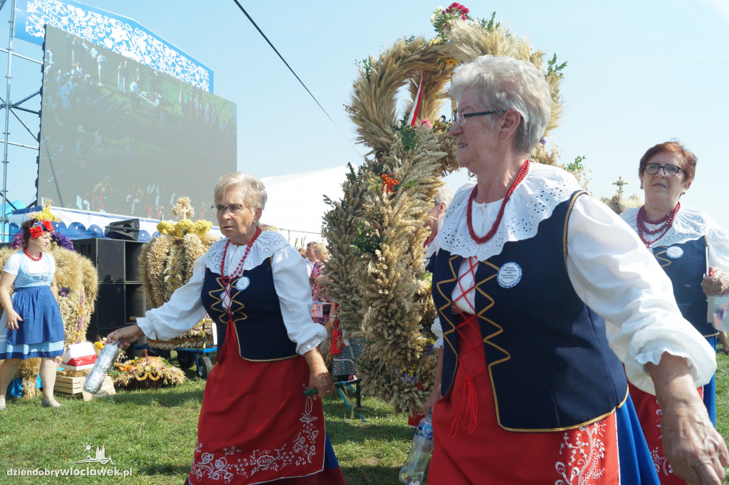 Korowód dożynkowy w Kruszynie