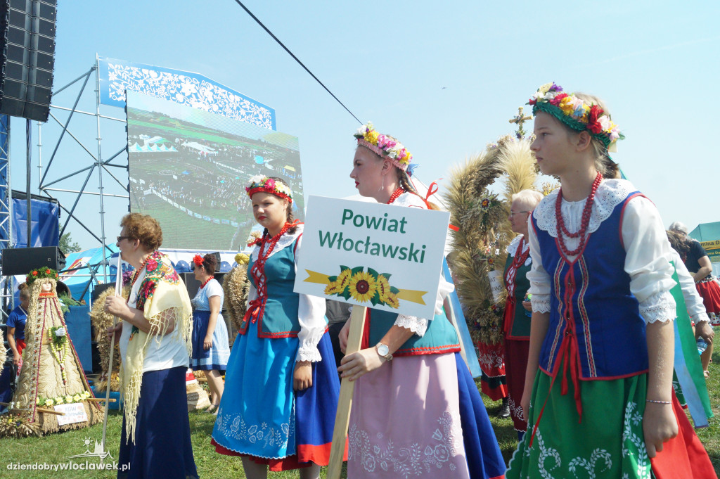 Korowód dożynkowy w Kruszynie