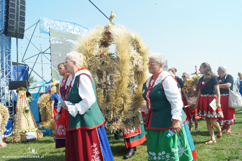 Korowód dożynkowy w Kruszynie