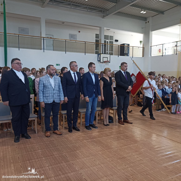 Rozpoczęcie roku w szkole w Smólniku
