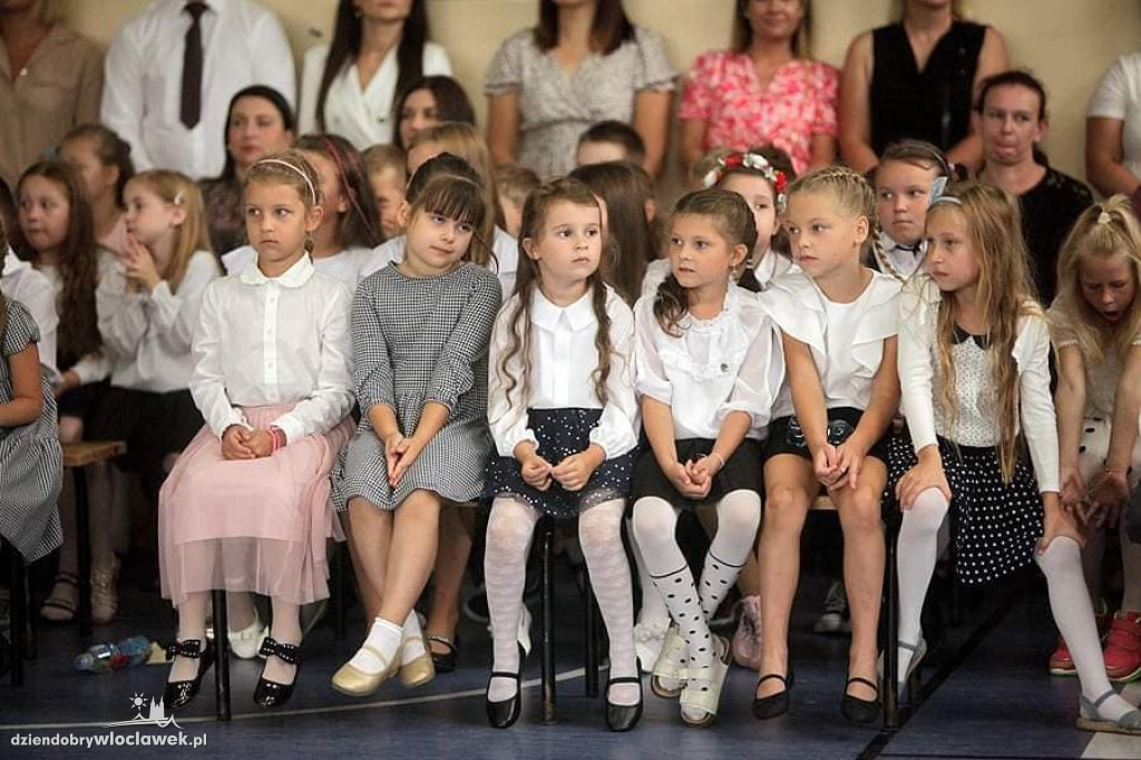 Rozpoczęcie roku w szkole w Smólniku