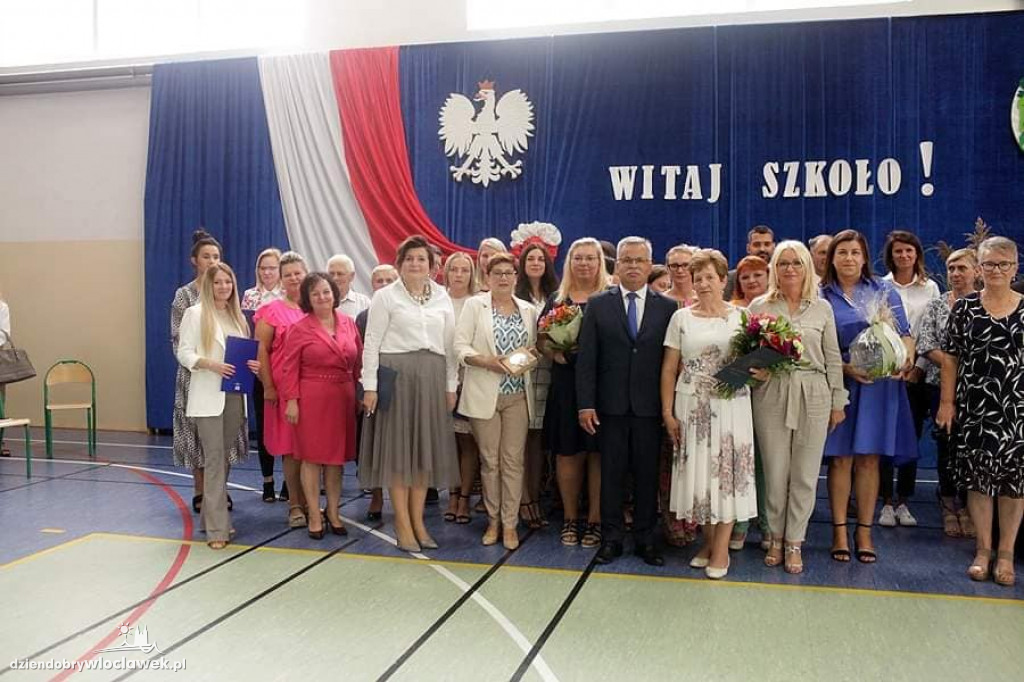 Rozpoczęcie roku w szkole w Smólniku