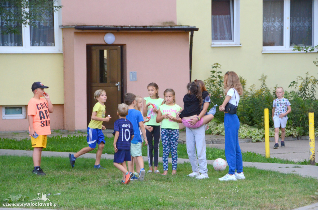 Gry, taniec i występ Łęgowian. Dzień Sąsiada na Płockiej