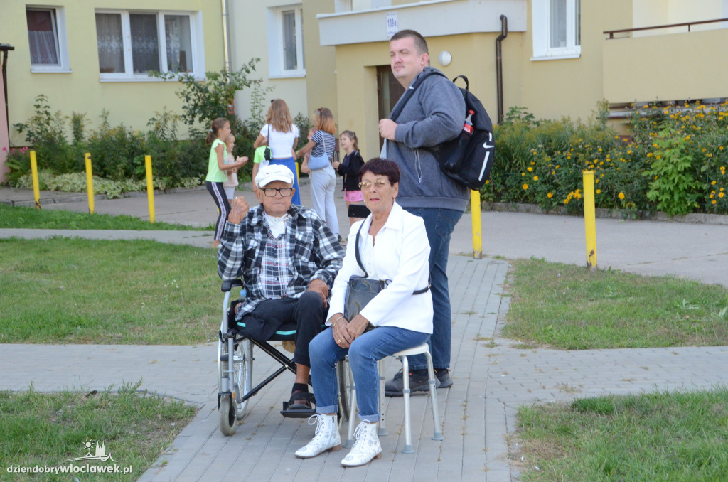 Gry, taniec i występ Łęgowian. Dzień Sąsiada na Płockiej