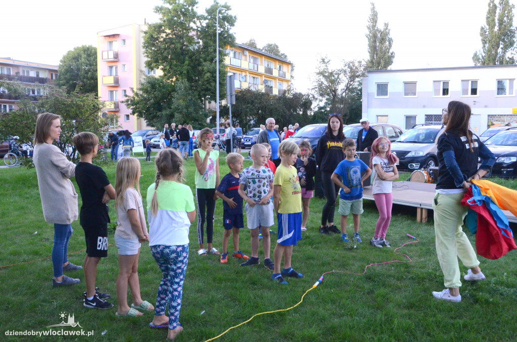 Gry, taniec i występ Łęgowian. Dzień Sąsiada na Płockiej
