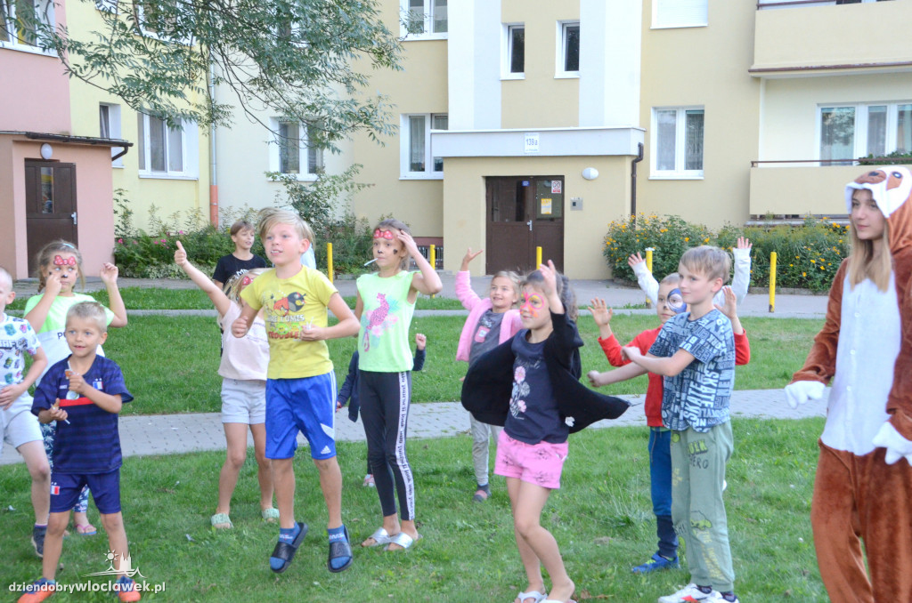 Gry, taniec i występ Łęgowian. Dzień Sąsiada na Płockiej