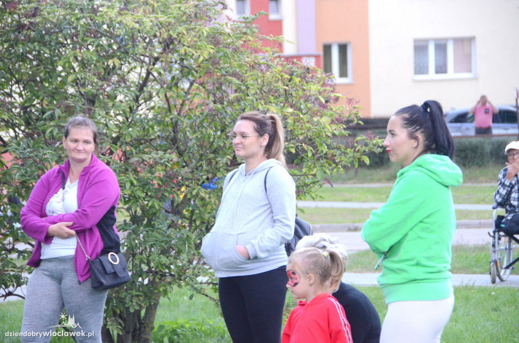 Gry, taniec i występ Łęgowian. Dzień Sąsiada na Płockiej