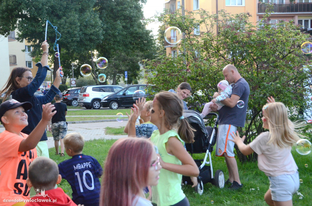 Gry, taniec i występ Łęgowian. Dzień Sąsiada na Płockiej