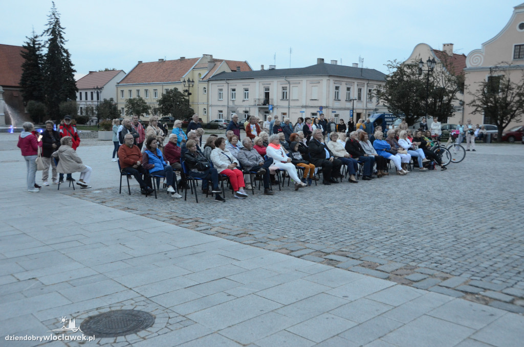 `Operetka na WYNOS` na starym Rynku