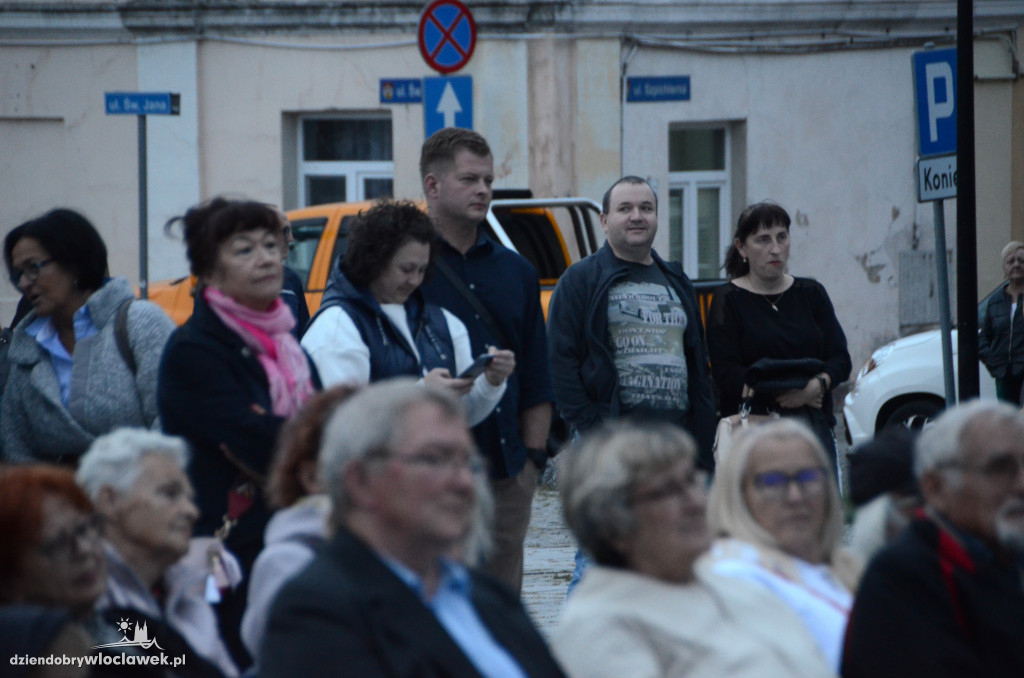 `Operetka na WYNOS` na starym Rynku