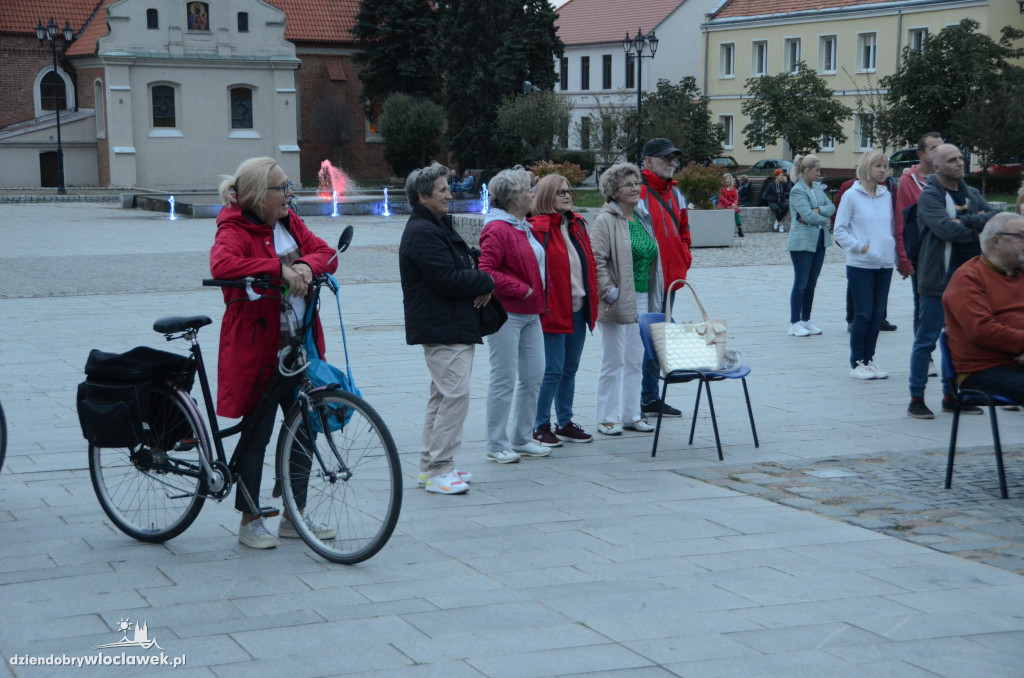 `Operetka na WYNOS` na starym Rynku