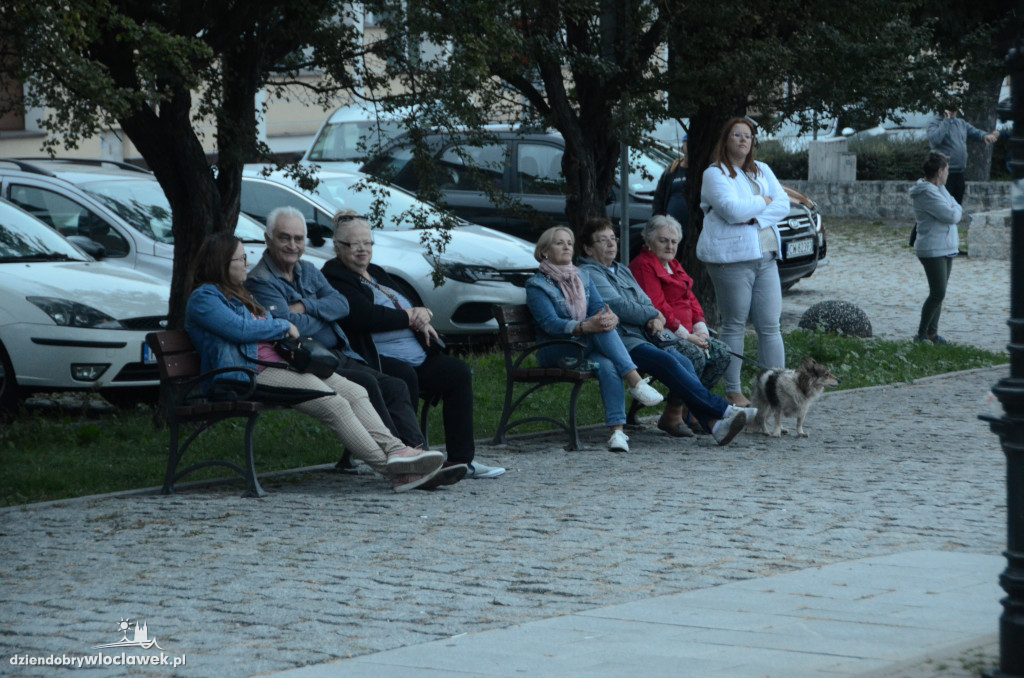 `Operetka na WYNOS` na starym Rynku