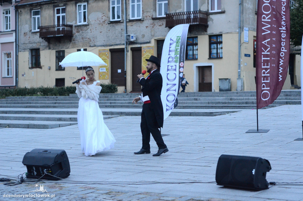`Operetka na WYNOS` na starym Rynku