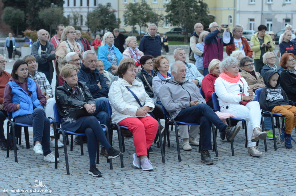 `Operetka na WYNOS` na starym Rynku
