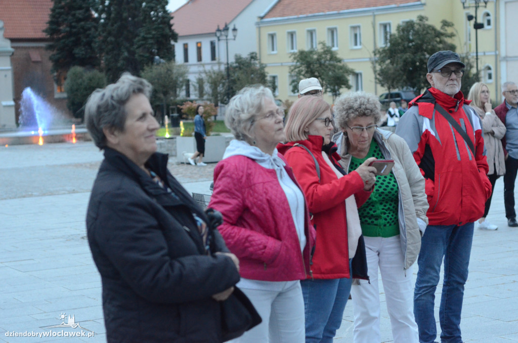 `Operetka na WYNOS` na starym Rynku