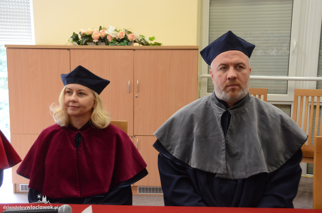Wręczenie dyplomów dla pielęgniarek w PANS
