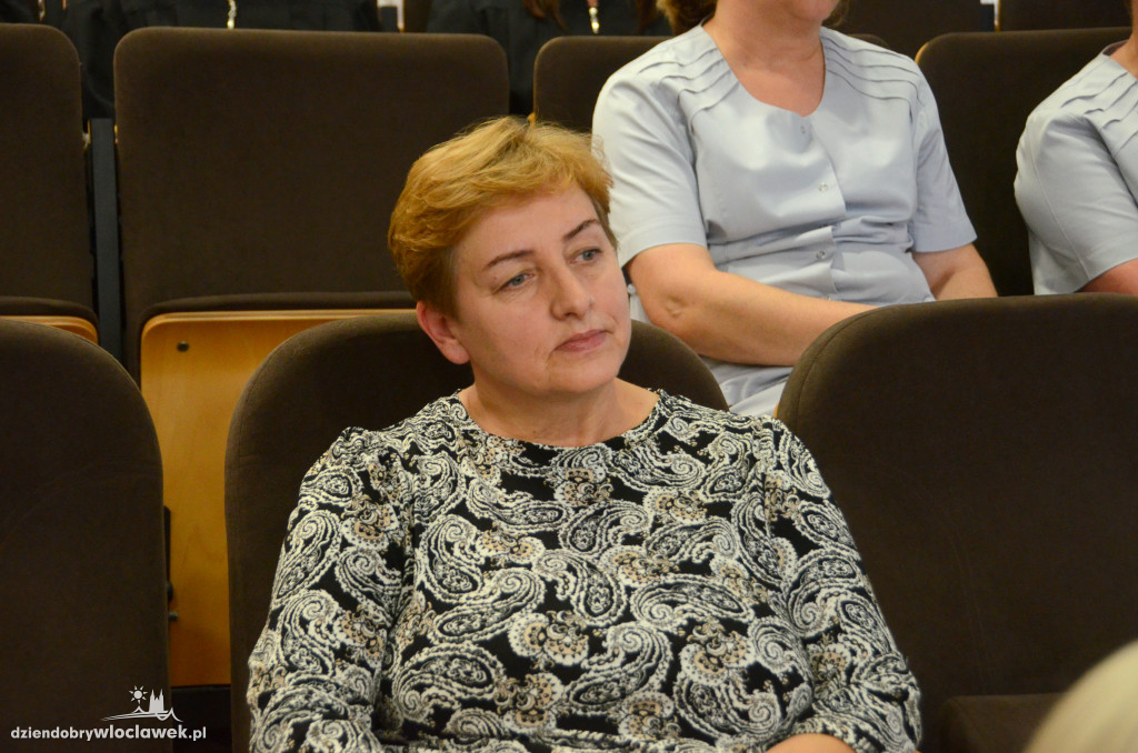 Wręczenie dyplomów dla pielęgniarek w PANS