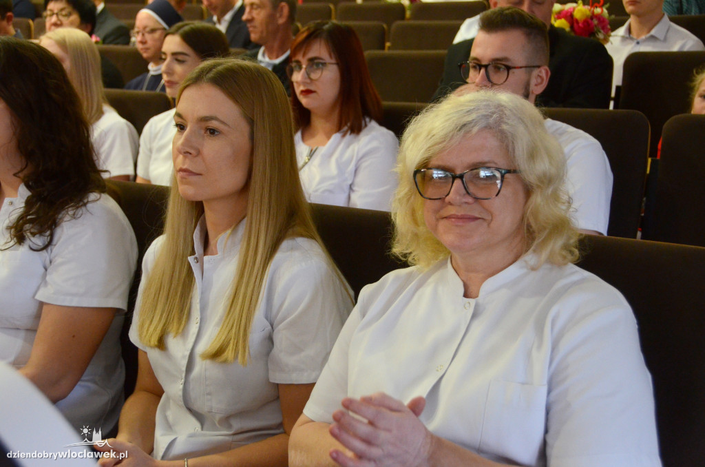 Wręczenie dyplomów dla pielęgniarek w PANS