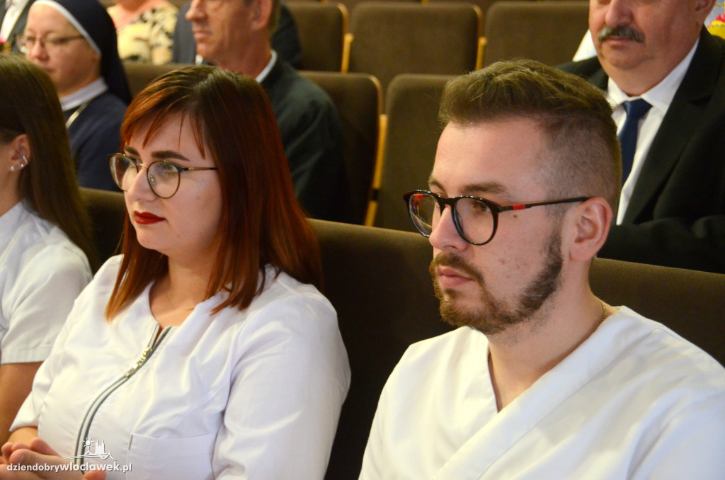 Wręczenie dyplomów dla pielęgniarek w PANS