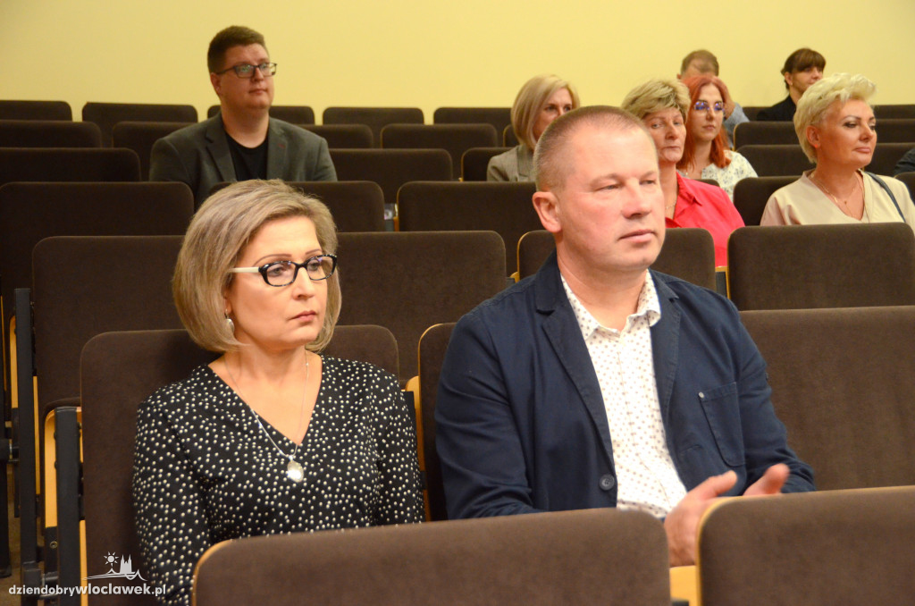 Wręczenie dyplomów dla pielęgniarek w PANS