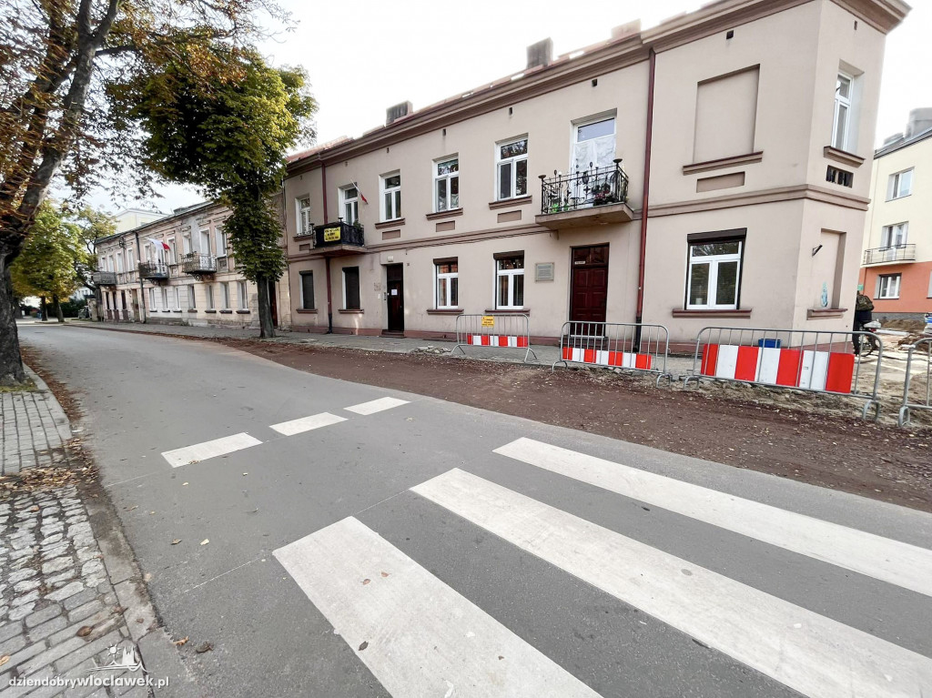 Prace na rondzie przy sądzie