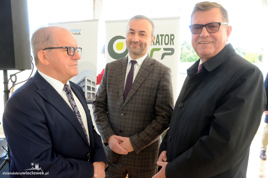 Wbicie pierwszej łopaty na placu cyrkowym