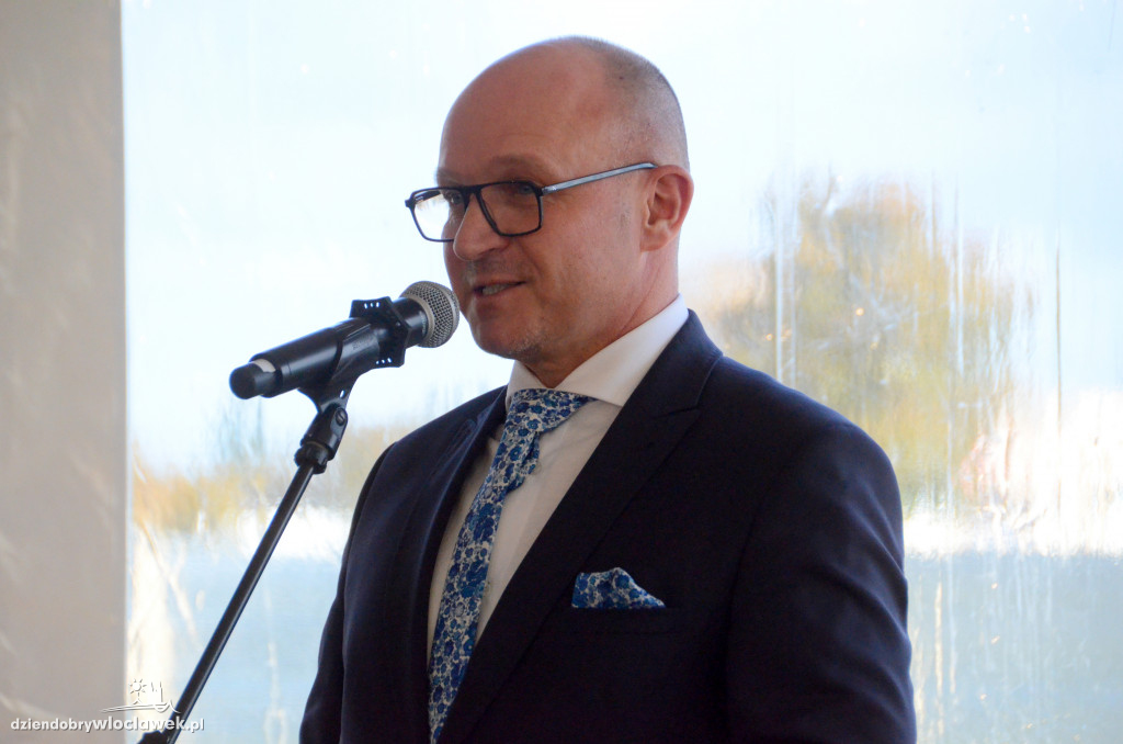 Wbicie pierwszej łopaty na placu cyrkowym