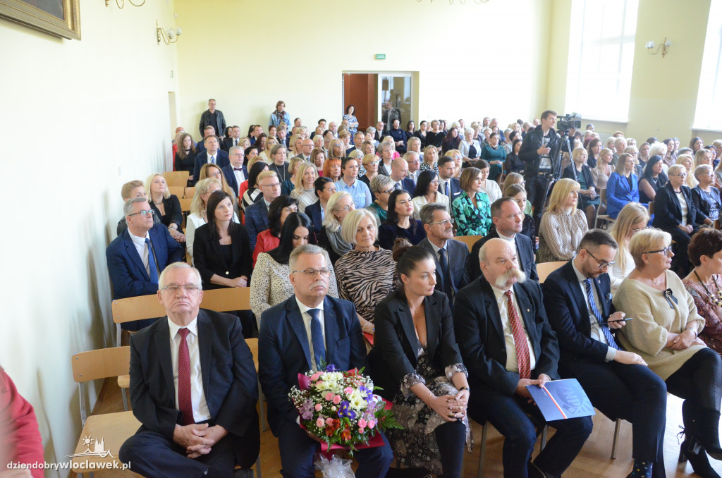 Prezydent wręczył najlepszym nauczycielom nagrody