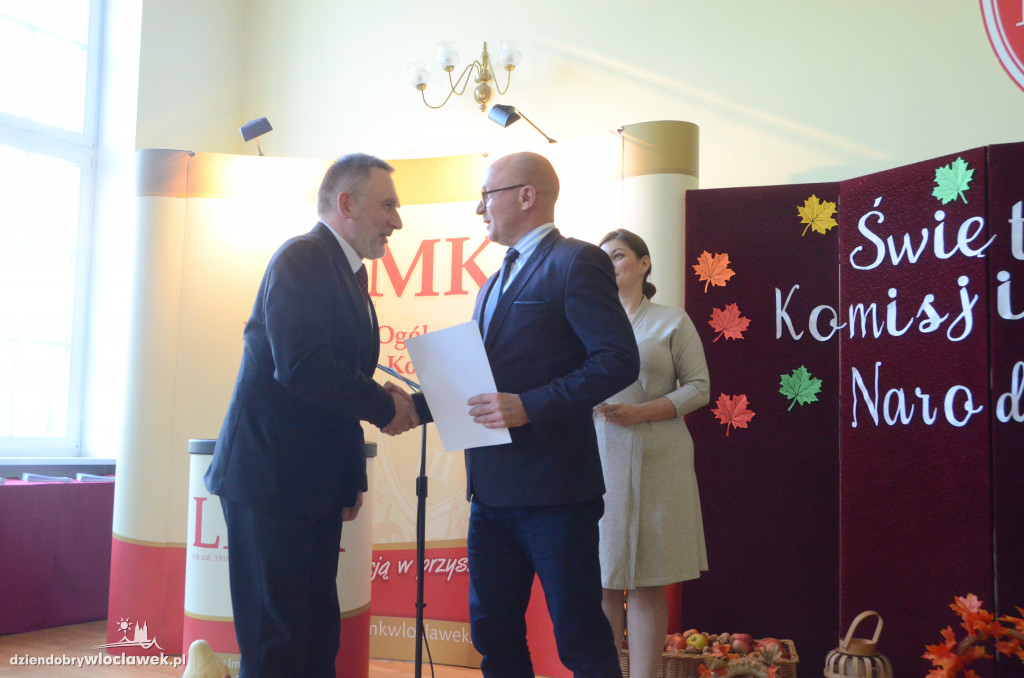 Prezydent wręczył najlepszym nauczycielom nagrody