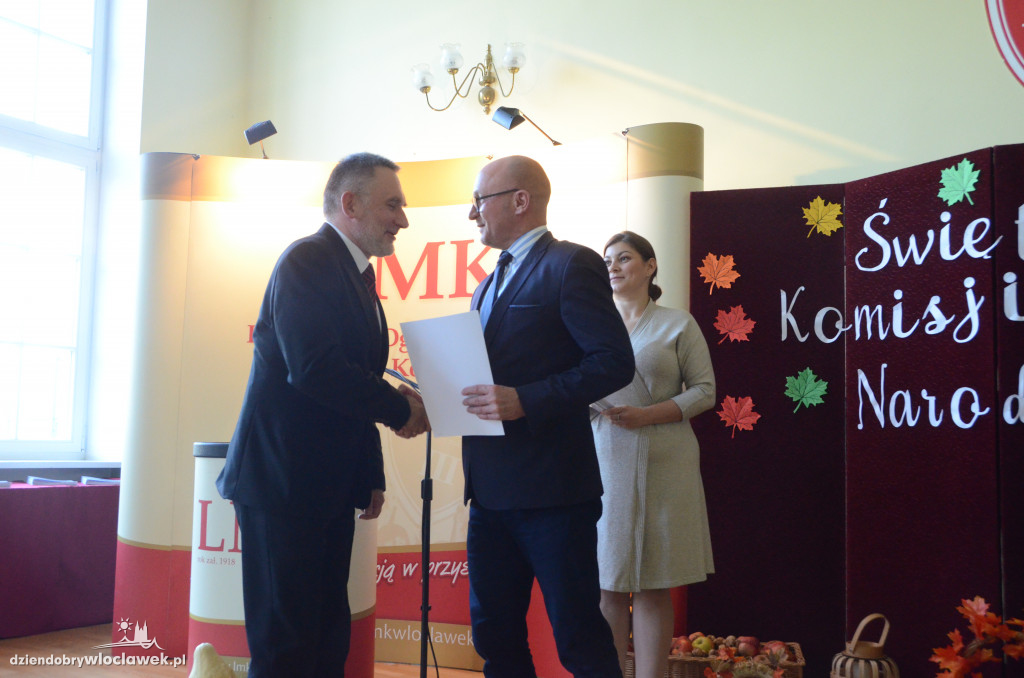 Prezydent wręczył najlepszym nauczycielom nagrody