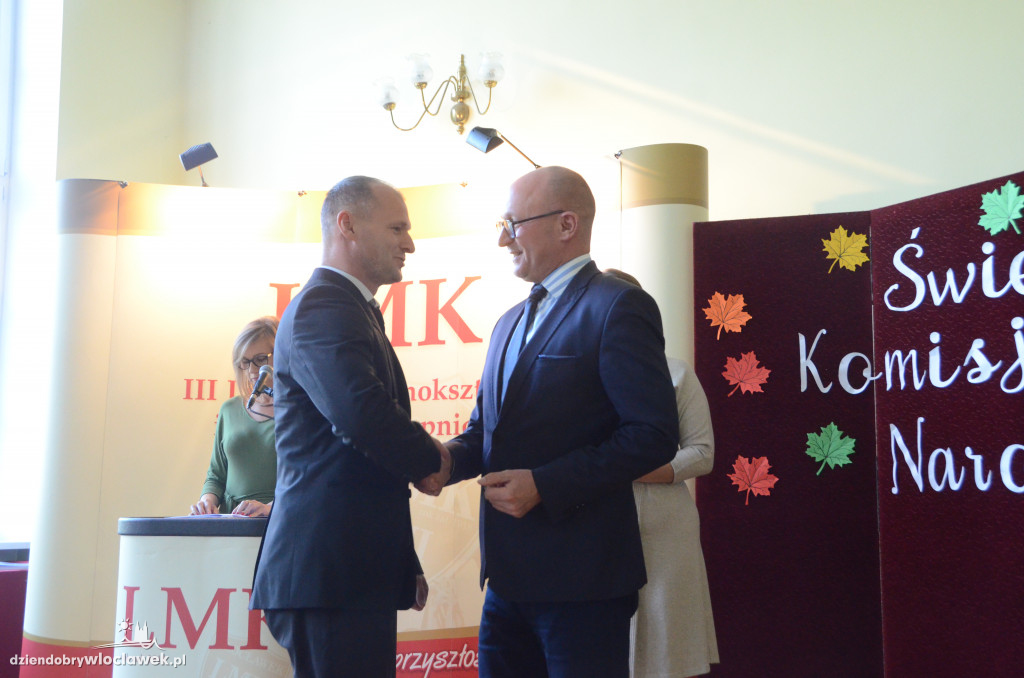 Prezydent wręczył najlepszym nauczycielom nagrody