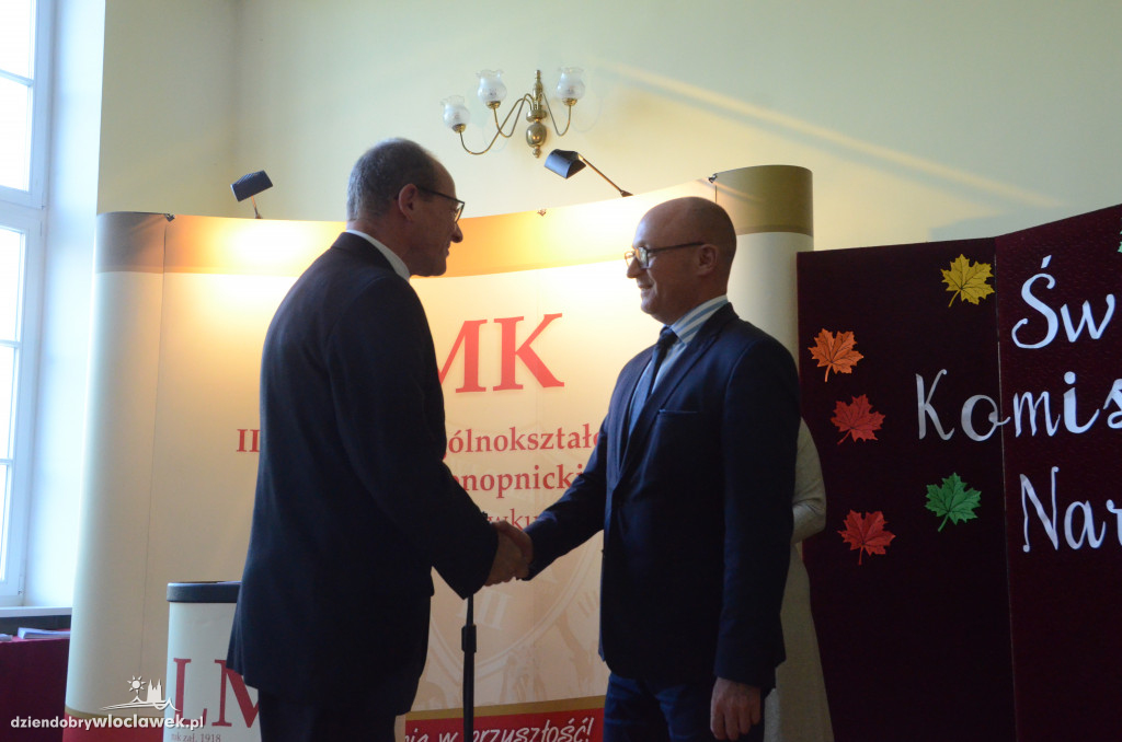 Prezydent wręczył najlepszym nauczycielom nagrody