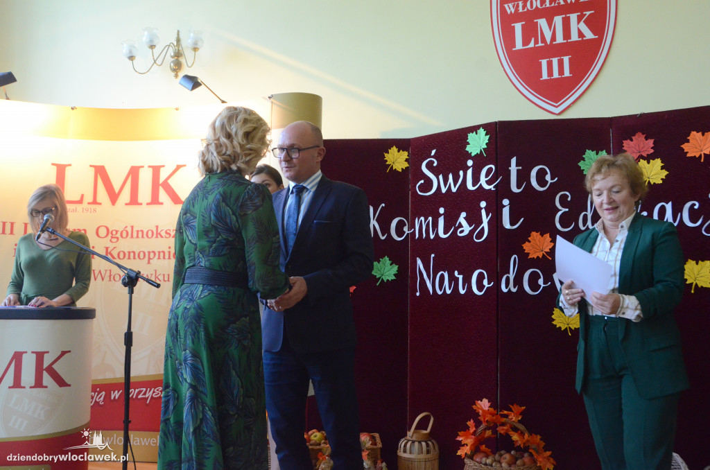 Prezydent wręczył najlepszym nauczycielom nagrody