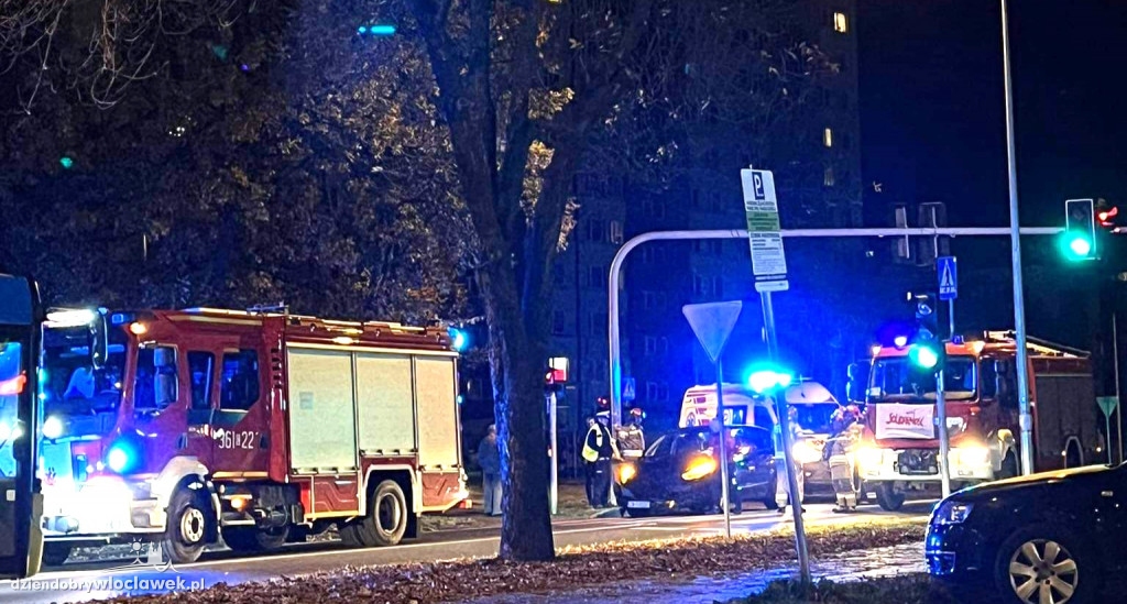 Zderzenie 2 samochodów na skrzyżowaniu na Południu